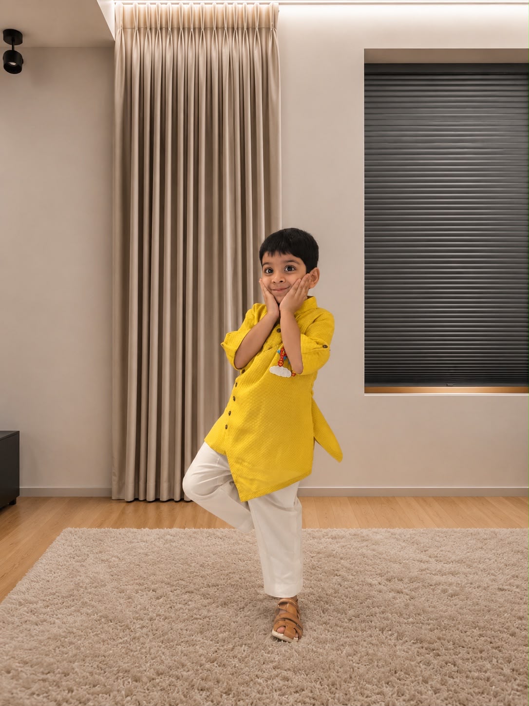 Yellow Asymmetric Set