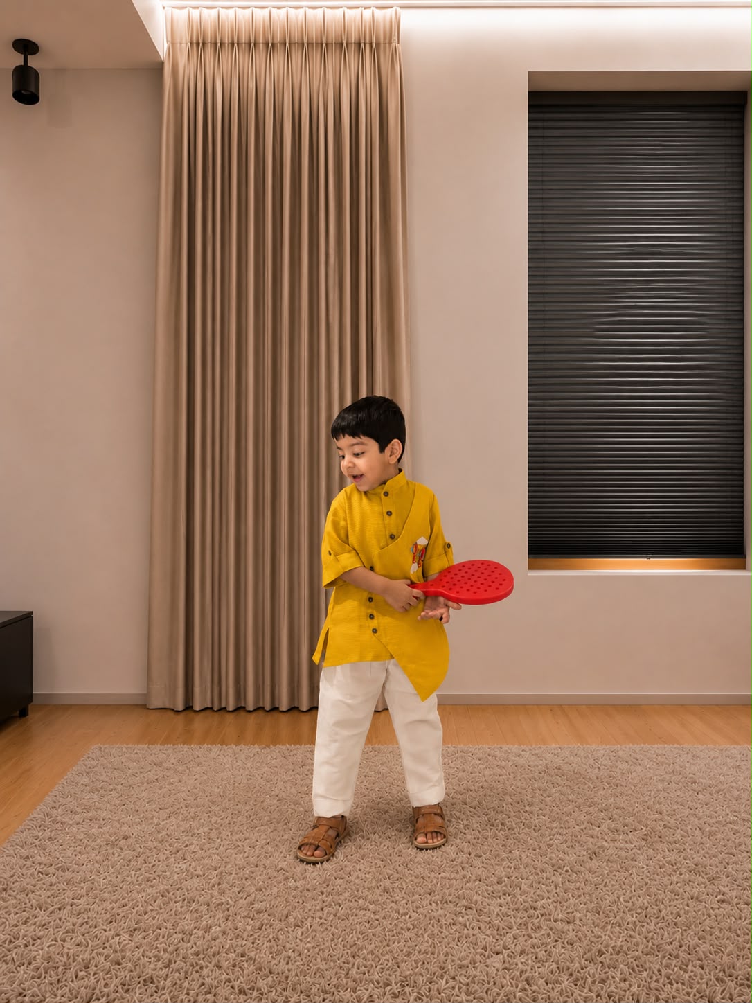 Yellow Asymmetric Set
